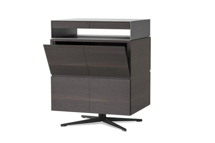 Steward Highboard, Lema