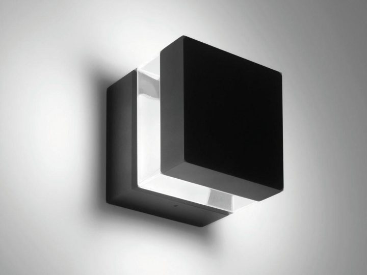 Tetragono Outdoor Wall Lamp, Artemide