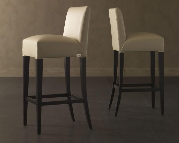 Queen bar chair by Rugiano