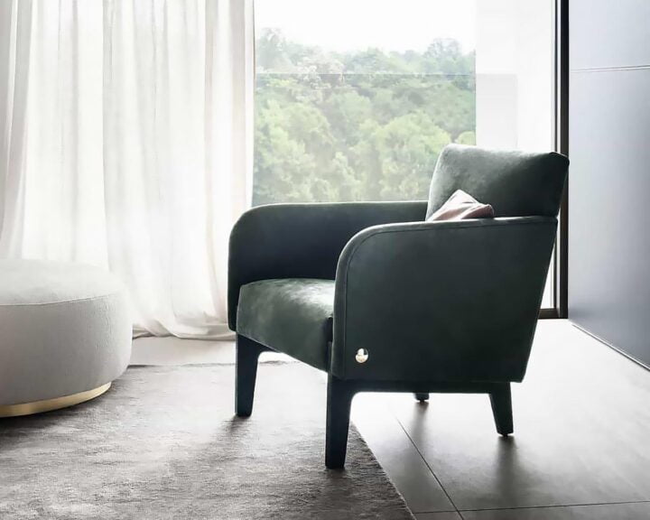 Agata armchair by Rugiano