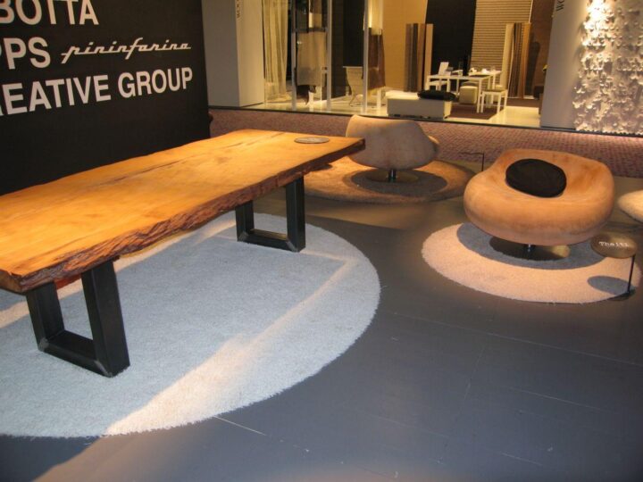 Auckland table by Riva 1920