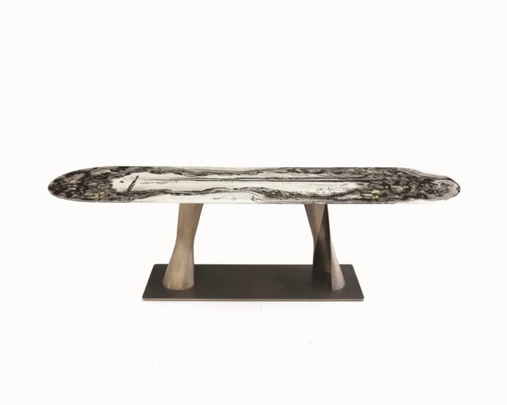 Rea table by Rugiano