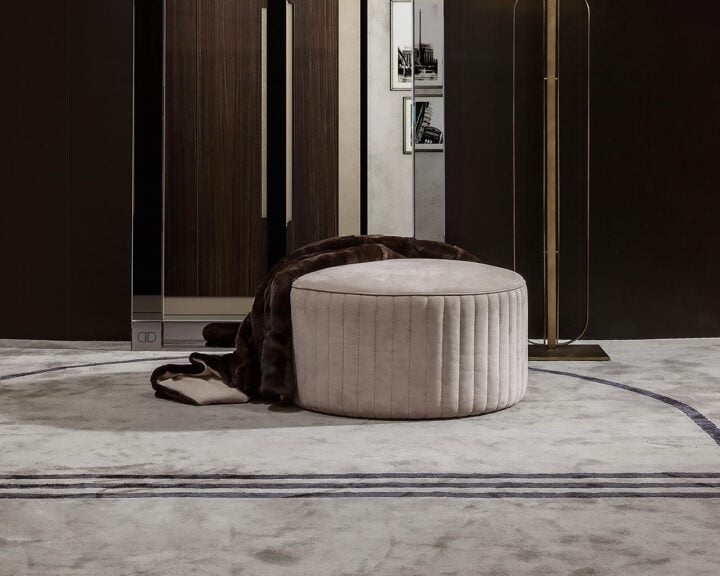 Cobra - round nabuk pouf | Daytona