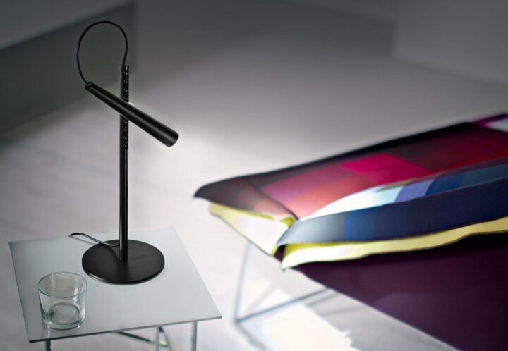 Magneto - metal floor lamp | Foscarini